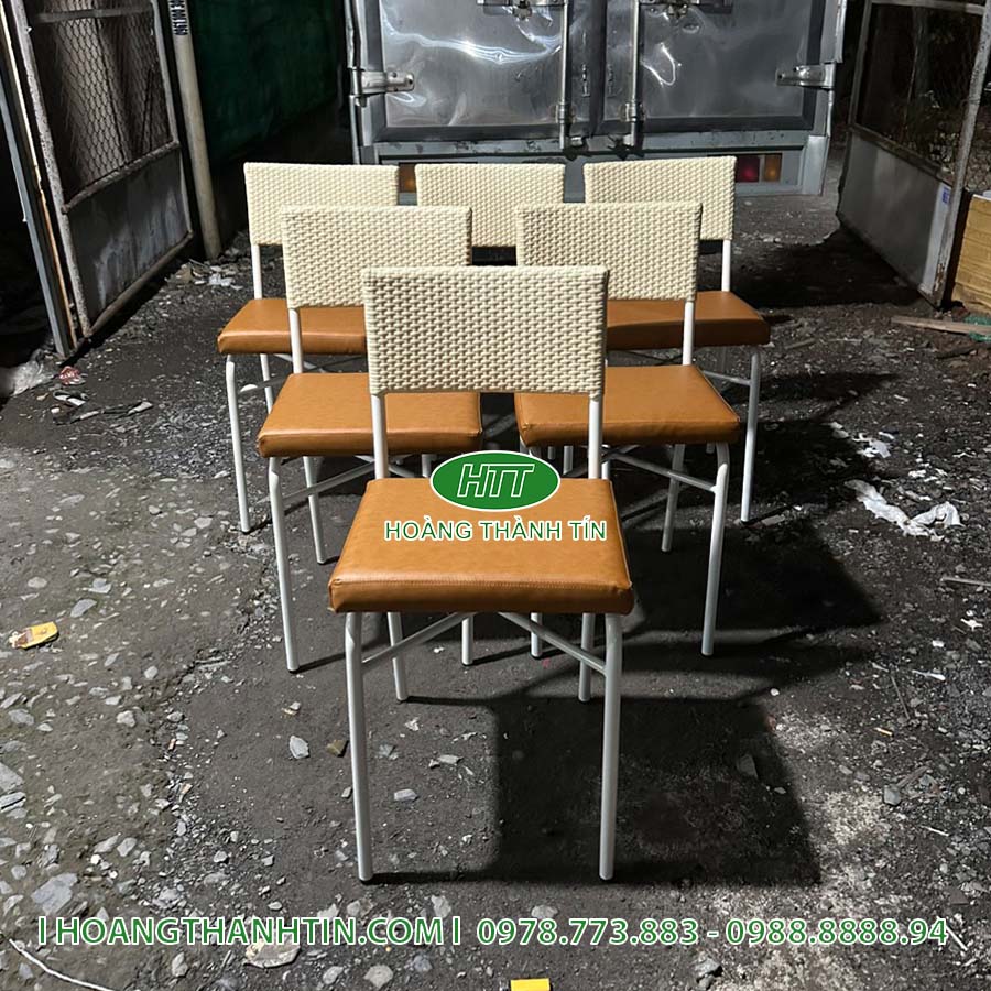 Bàn ghế bar HTT 21