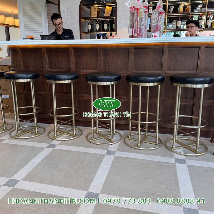 Bàn ghế bar HTT 14