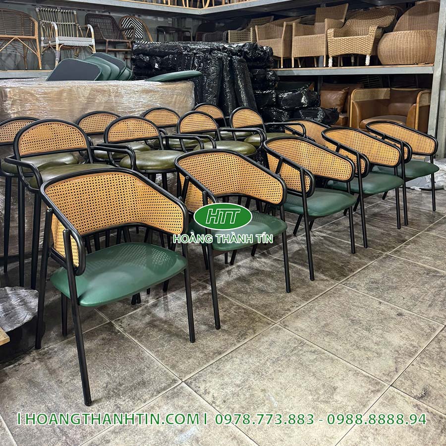 Bàn ghế sắt nệm HTT 3