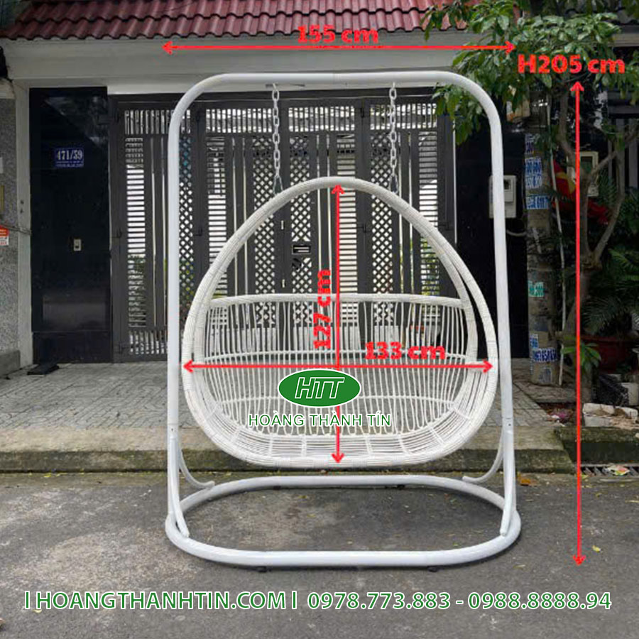 Xích đu HTT 1 - xích đu đôi nhựa giả mây trắng, khung sắt hộp vuông rộng 195cm cao 205cm, lòng ghế rộng 133cm
