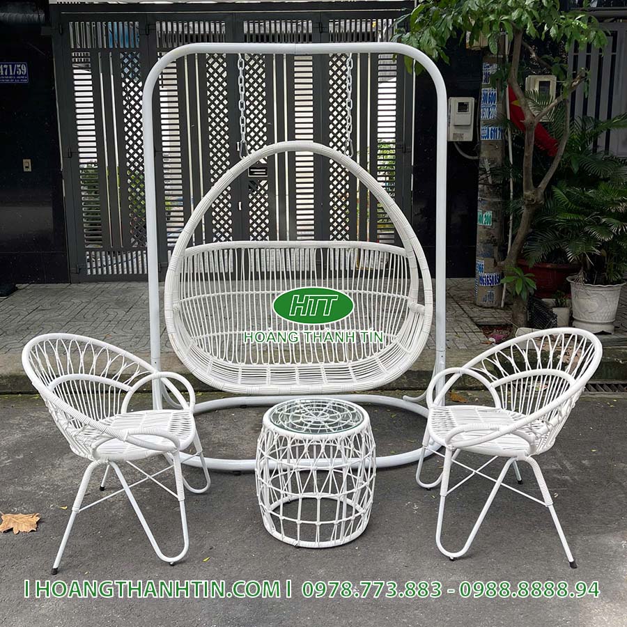Combo xích đu bàn ghế HTT 1 - xích đu đôi khung vòm trắng, 2 ghế đơn trắng và bàn tròn trắng đan sợi giả mây