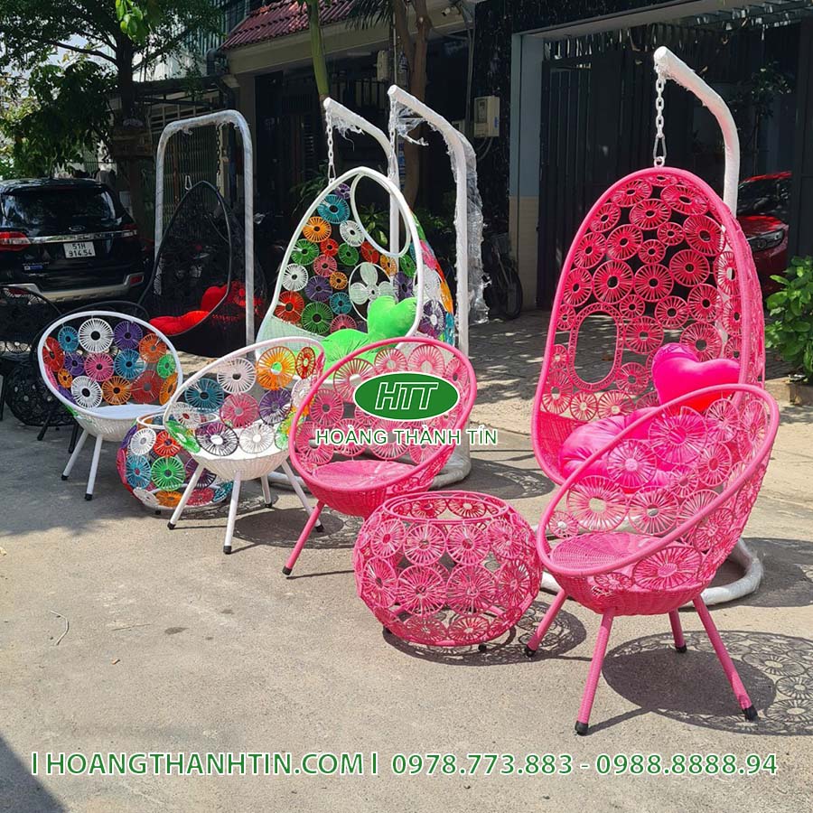 Combo xích đu bàn ghế HTT 4 - xích đu hồng đan hoa văn và xích đu nền trắng hoa nhiều màu, ghế lòng tròn và bàn đan cầu