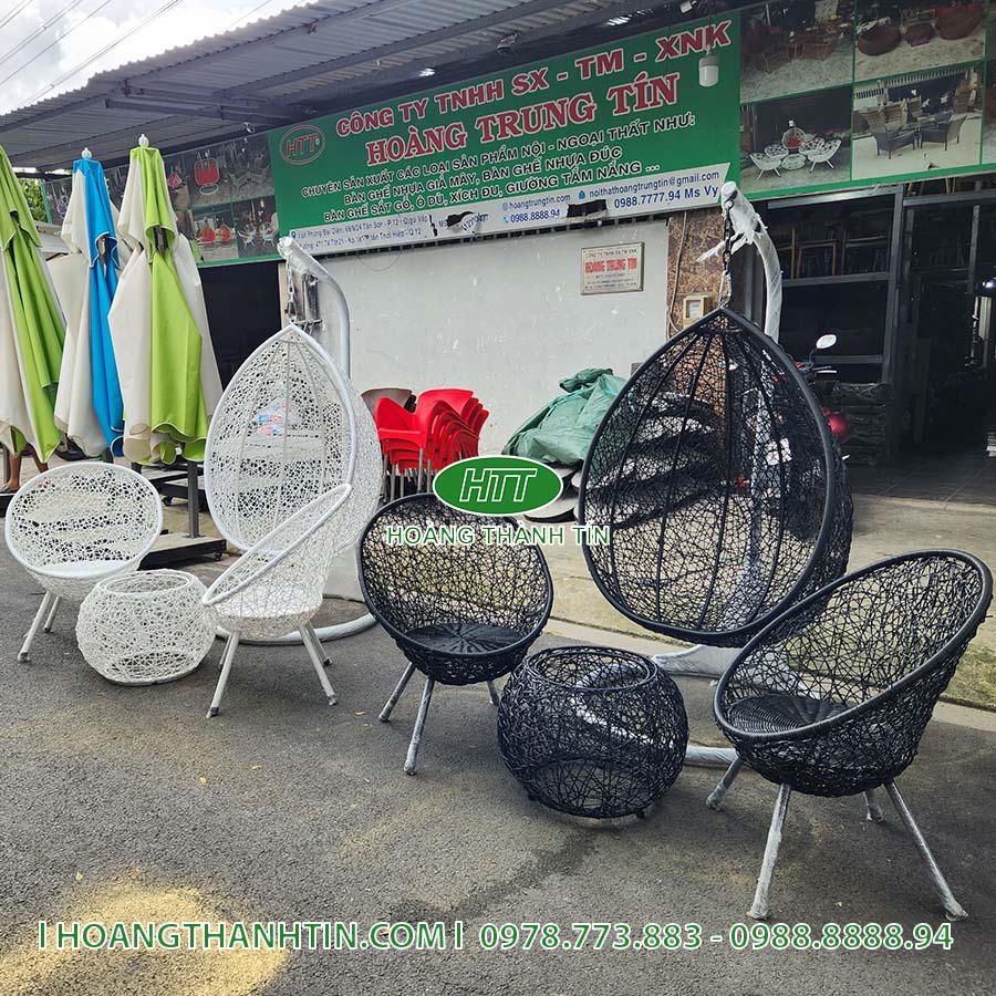 Combo xích đu bàn ghế HTT 8 - xích đu trắng và xích đu đen đan hoa văn bông tròn, ghế lòng tròn đen và bàn đan cầu