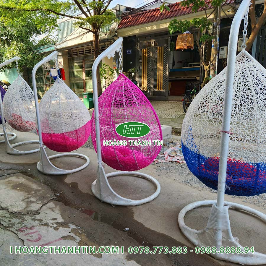 Xích đu HTT 14 kiểu chuyển màu - trắng phối hồng và trắng phối xanh dương, khung sắt trắng