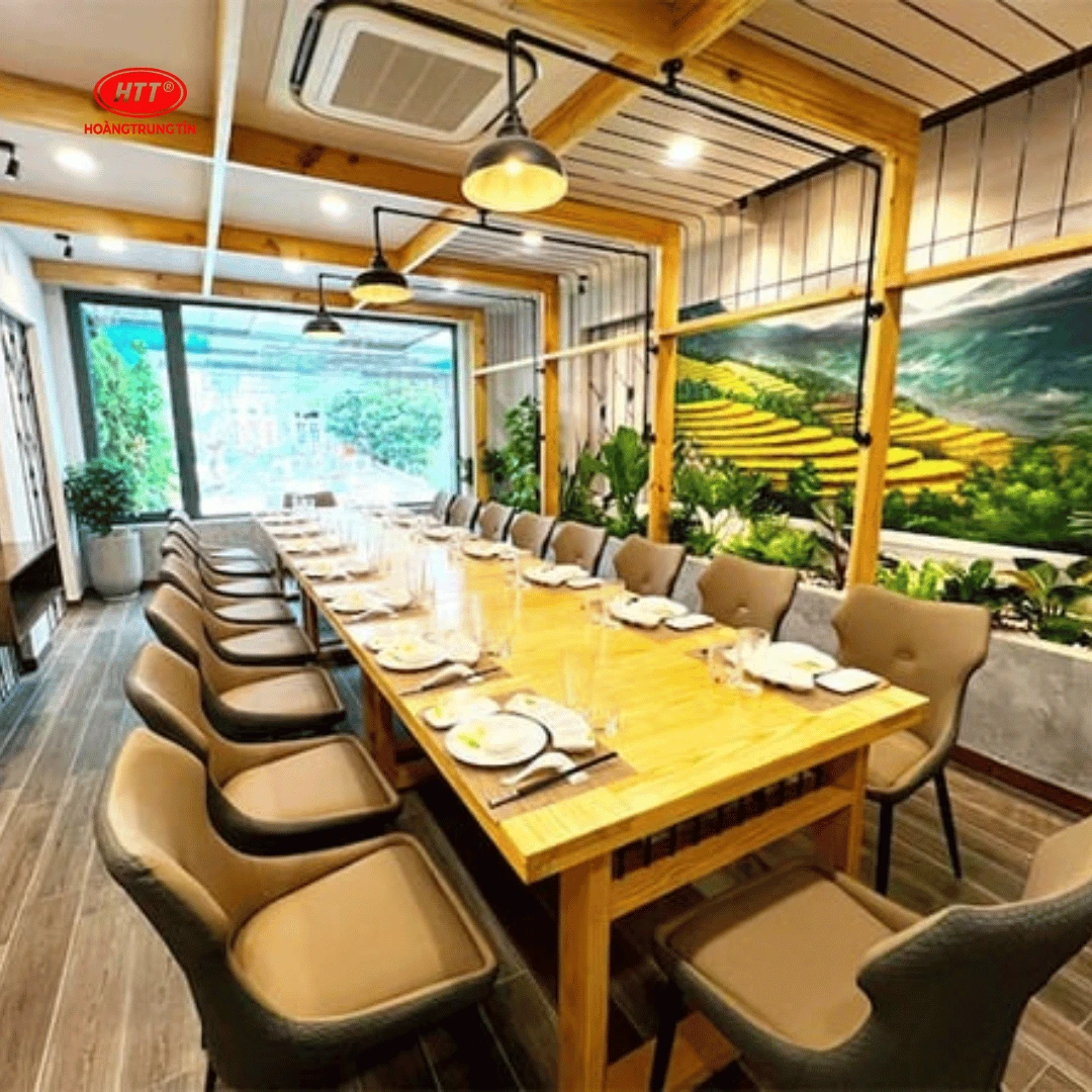Bàn ghế nhựa giả mây tại nhà hàng Bến Xưa Quận 12
