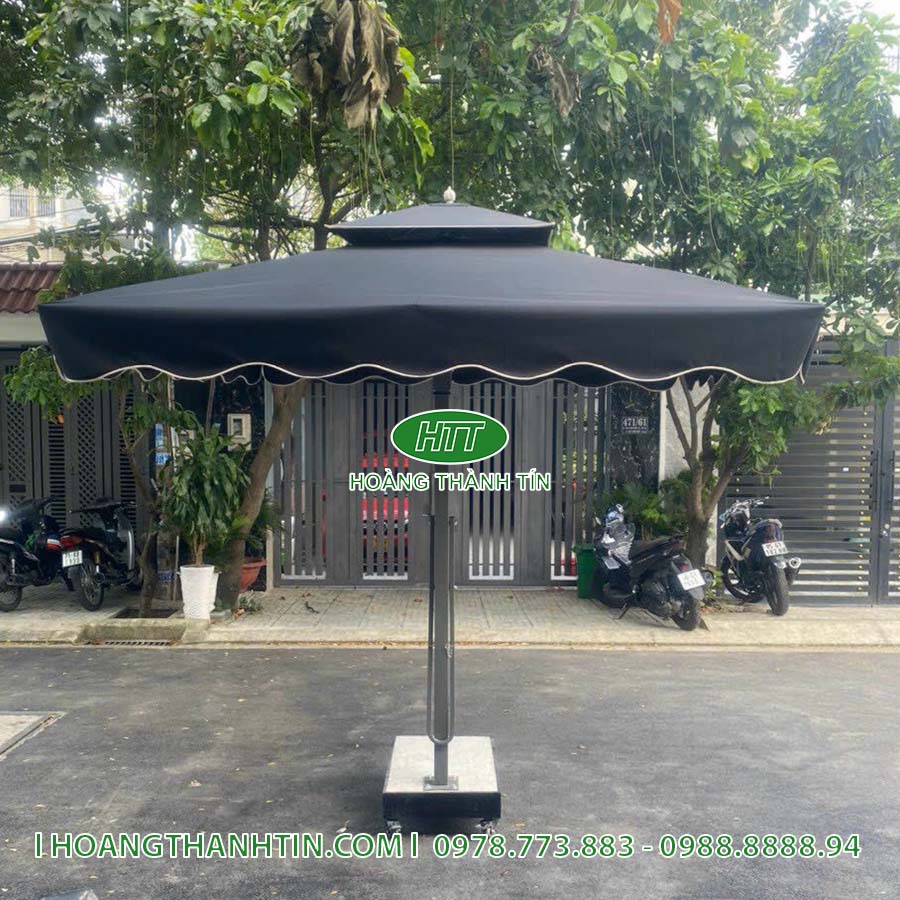 D&ugrave; che nắng vu&ocirc;ng m&agrave;u đen m&aacute;i hai tầng với trụ nh&ocirc;m sơn tĩnh điện v&agrave; đế đ&aacute;